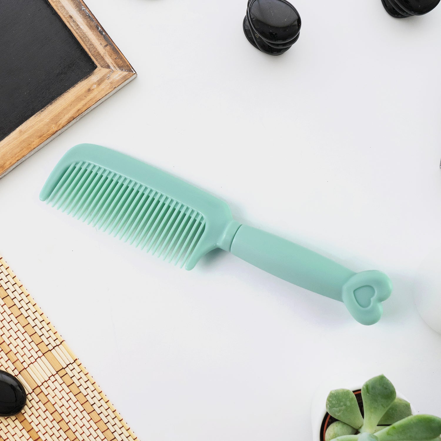 Plastic Hair Comb With Heart-shaped Handle (1 Pc) Plastic Hair Comb With Heart-shaped Handle (1 Pc)
